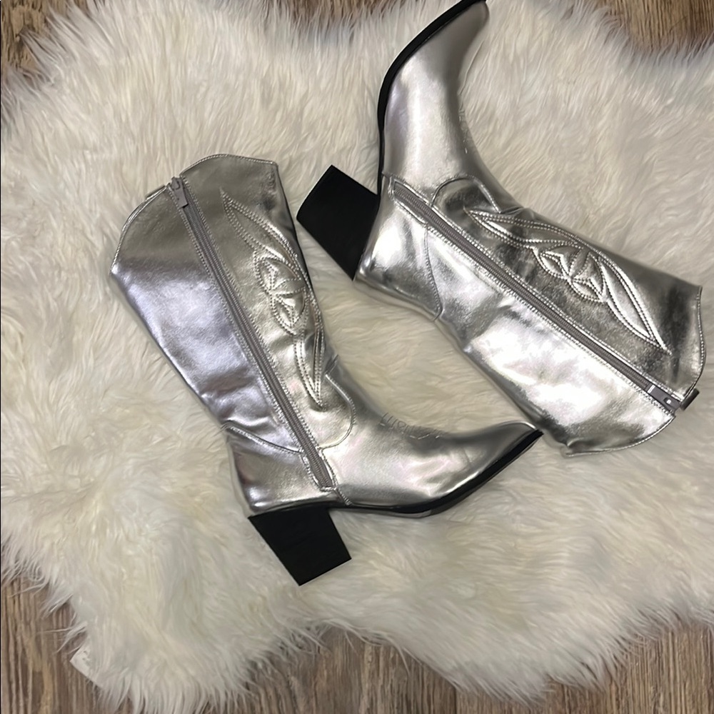 Silver Cowgirl Boots Size 7.5